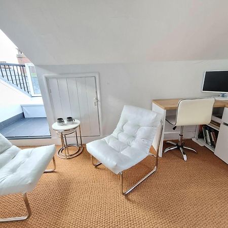 West Hill Retreat Seaview Balcony Chic Loft Studio & Free Parking Hastings Esterno foto