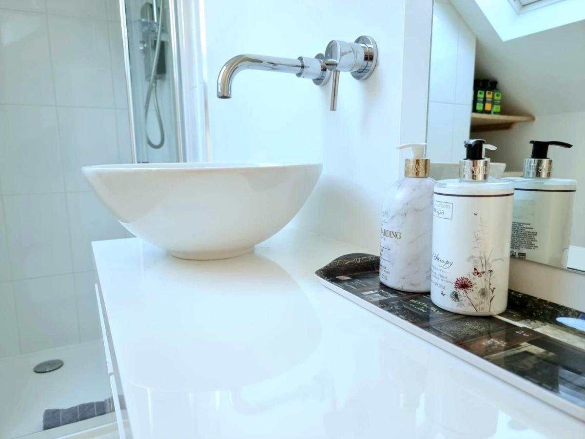 West Hill Retreat Seaview Balcony Chic Loft Studio & Free Parking Hastings Esterno foto