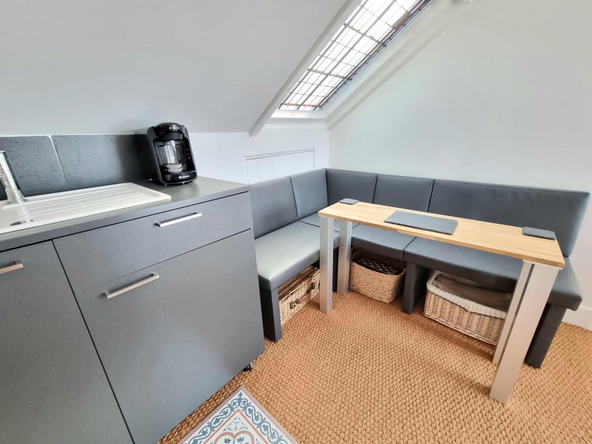 West Hill Retreat Seaview Balcony Chic Loft Studio & Free Parking Hastings Esterno foto
