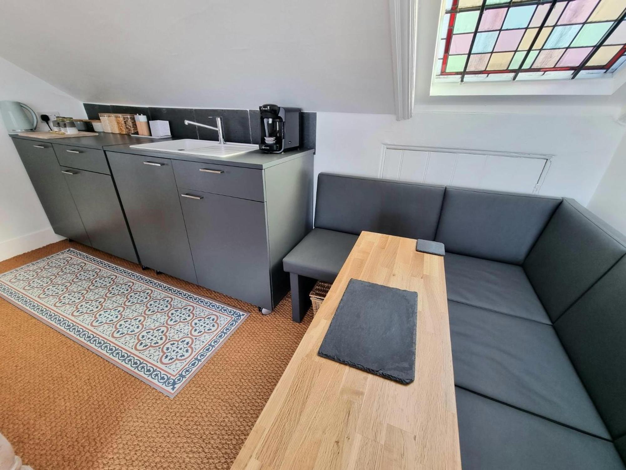 West Hill Retreat Seaview Balcony Chic Loft Studio & Free Parking Hastings Esterno foto